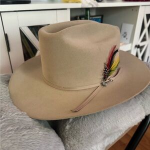 Stetson Beige Silverbelly Cowboy hat with Multicolor Feather Trim